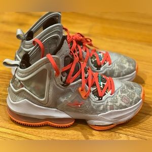 Lebron 19